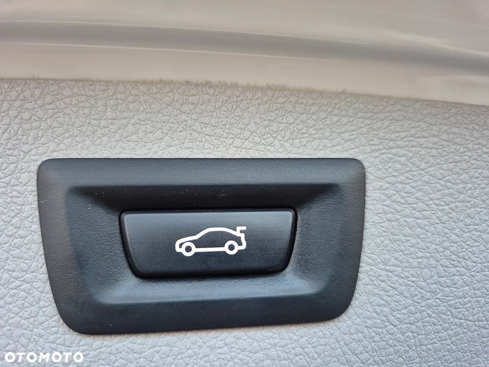 BMW Seria 3 320d Sport Line - 34