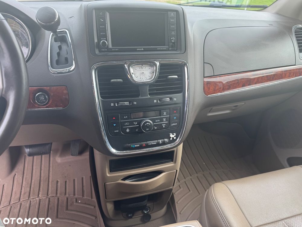 Chrysler Town & Country - 31