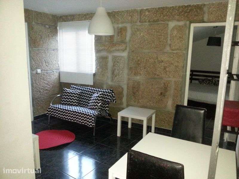Aluga-se T1 Vila Nova de Baixo - Grande imagem: 3/5