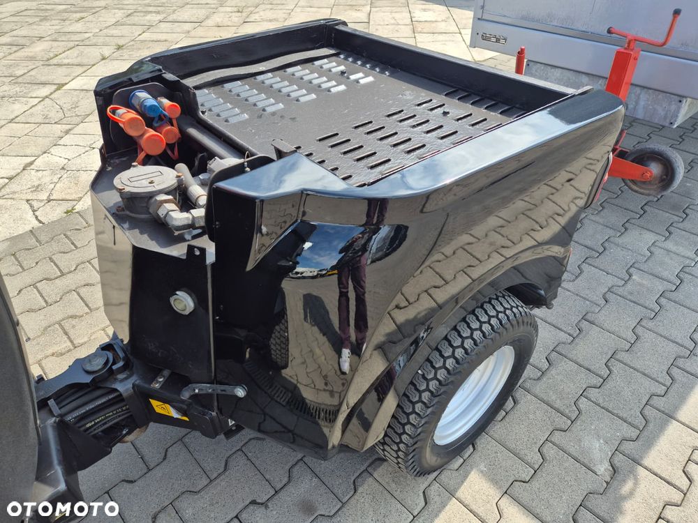 Kaercher MIC C34 / NOŚNIK NARZĘDZI / PRZYCZEPA WYWROTKA / IDEALNY DO MIASTA / ZAMIATARKA / PŁUG SNIEŻNY / 4X4 / NISKIE MOTOGODZINY / JEDNO URZĄDZENIE WIELE ZASTOSOWAŃ! - 13