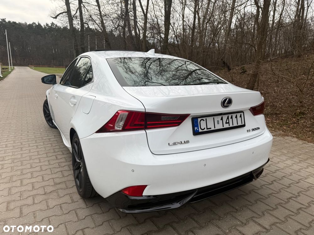 Lexus IS 300h F Sport - 8
