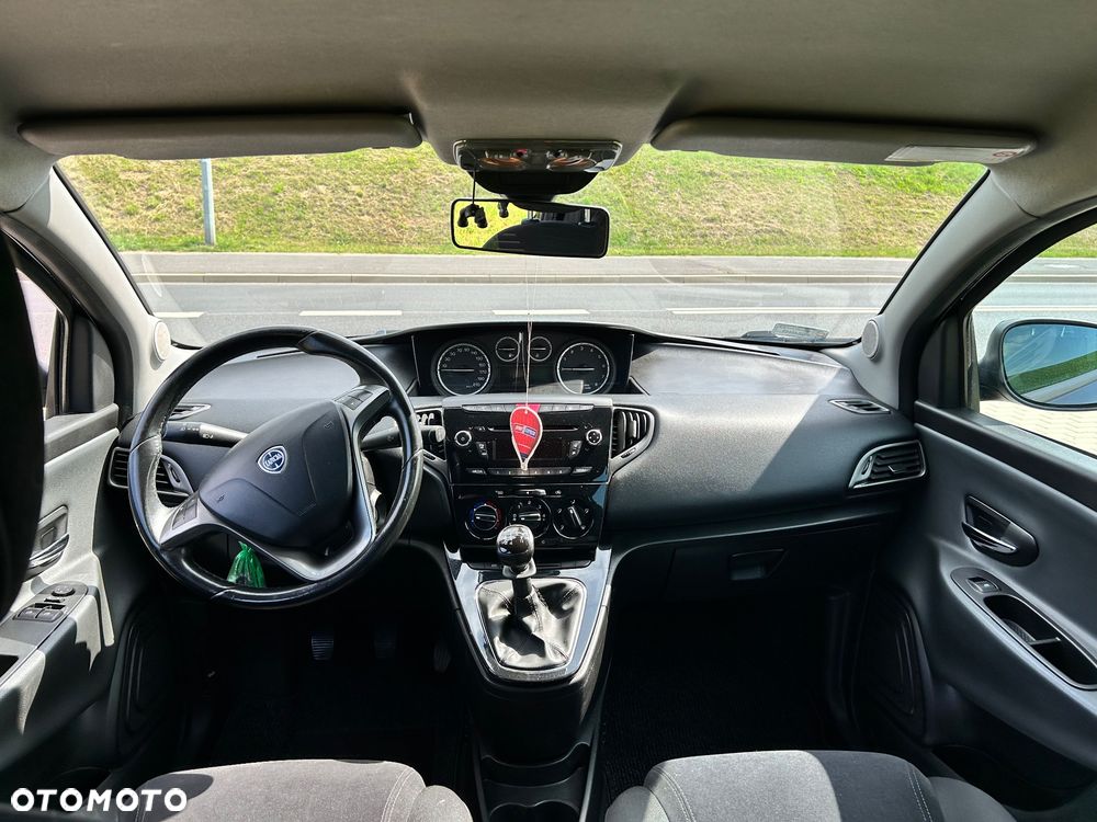 Lancia Ypsilon 0.9 Platinum S&S - 6