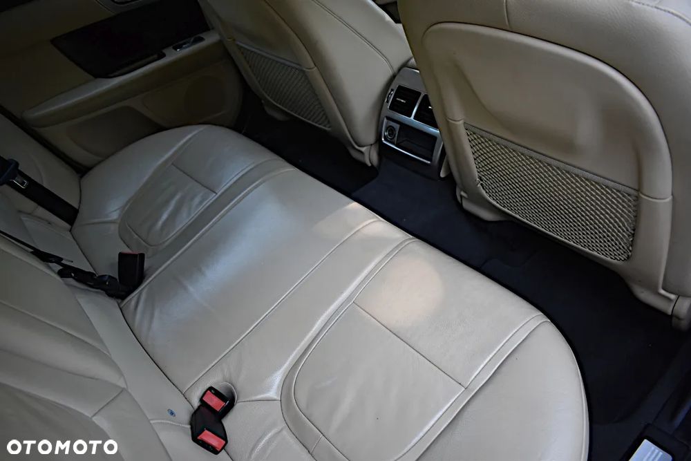 Jaguar XF 2.2 D Premium Luxury - 32