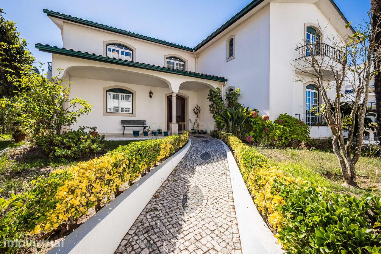 Moradia com 3 suítes, garagem e jardim, a 5 minutos do centro de Leiri - Grande imagem: 3/35