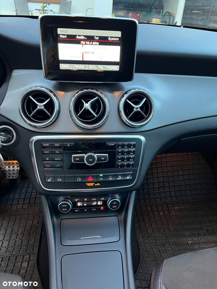 Mercedes-Benz GLA 250 7G-DCT - 16