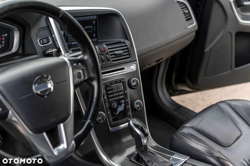 Volvo XC 60 D4 AWD Geartronic Summum - 33
