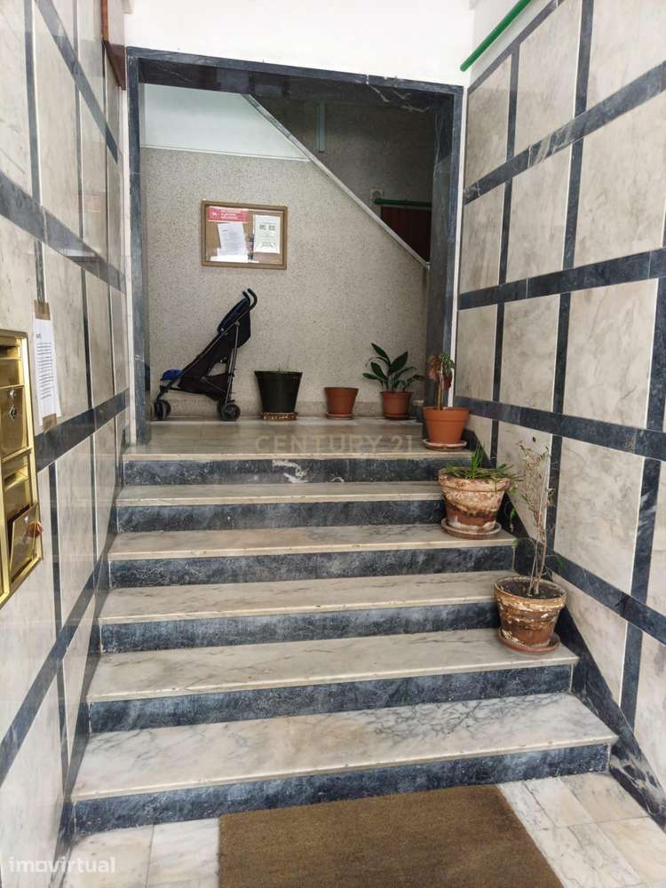 T3 com Sótão Amplo e Potencial para Duplex — Torre da Marinha - Grande imagem: 4/21