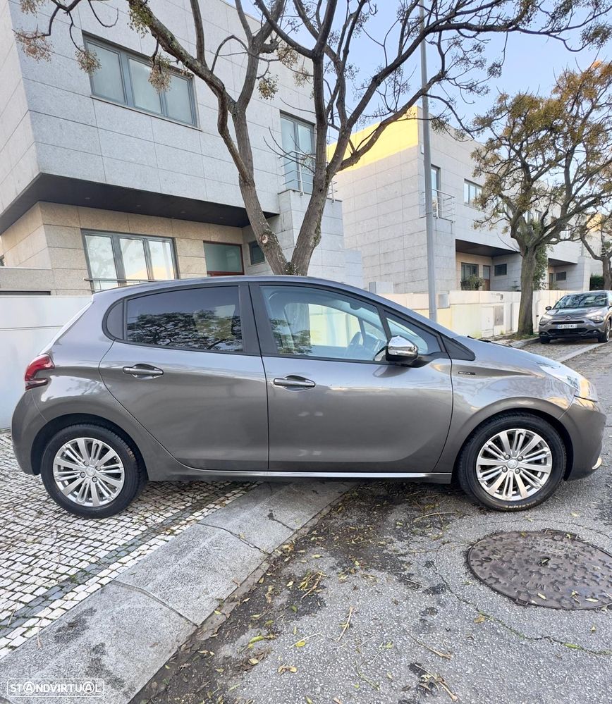 Peugeot 208 1.2 PureTech Signature - 4