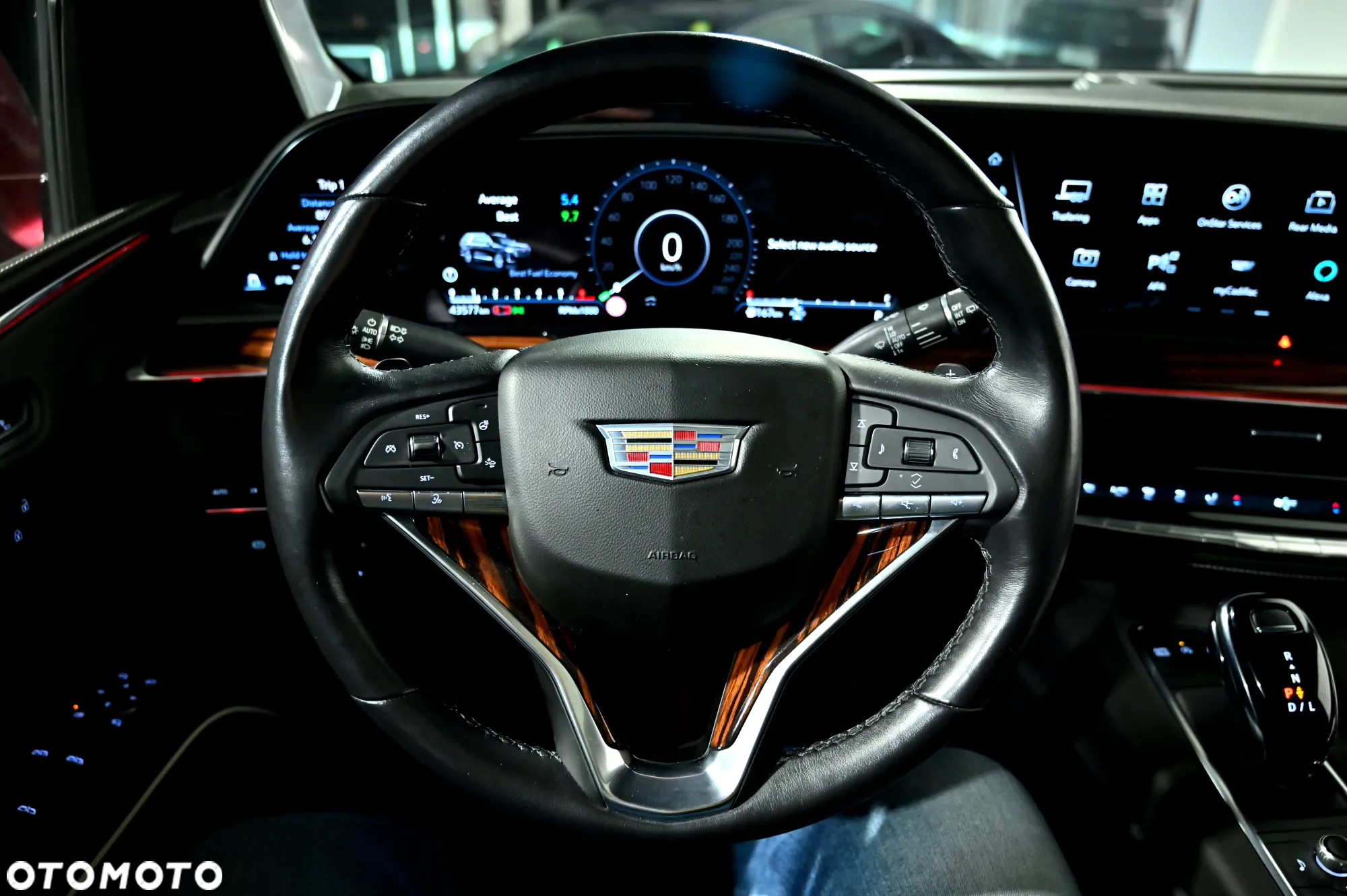 Cadillac Escalade - 27