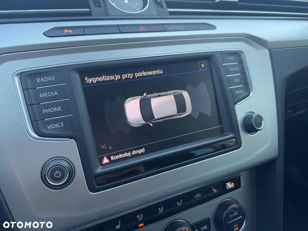 Volkswagen Passat - 21