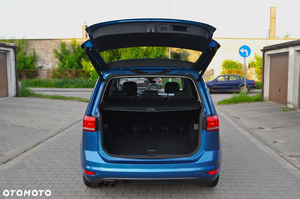 Volkswagen Touran 2.0 TDI SCR IQ.DRIVE - 9