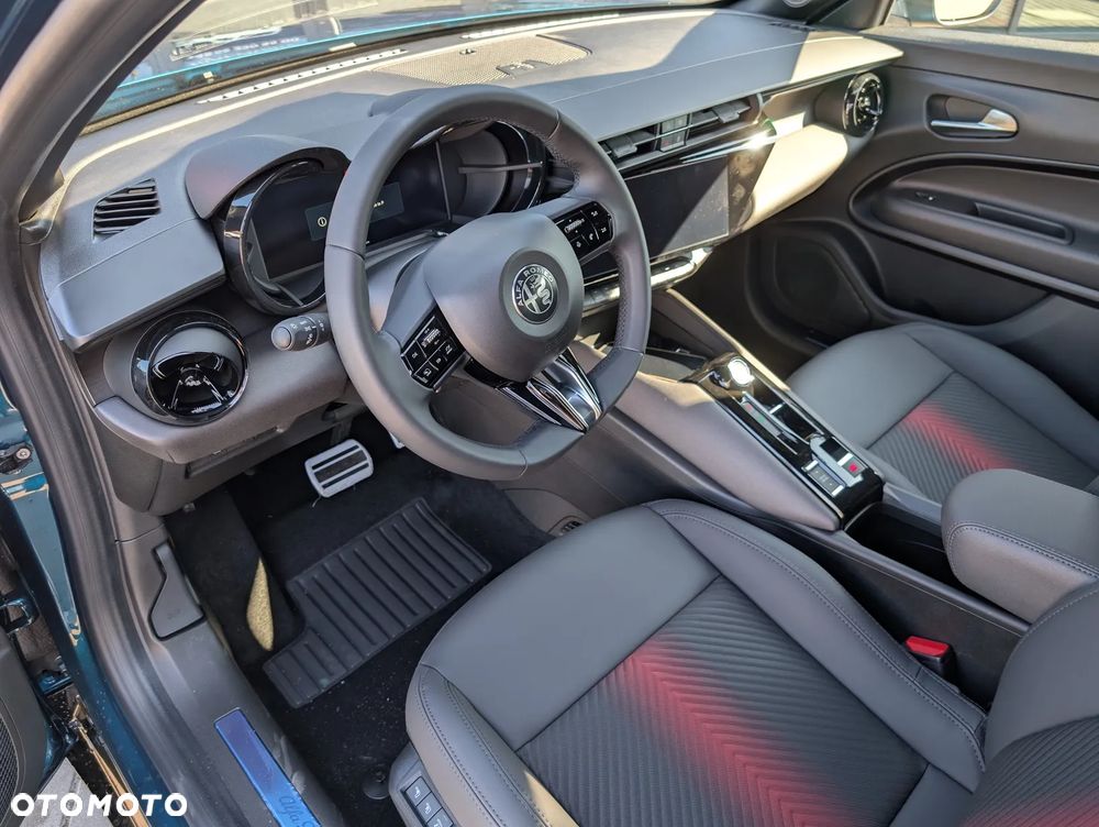 Alfa Romeo Junior 1.2 mHEV Ti eDCT - 12