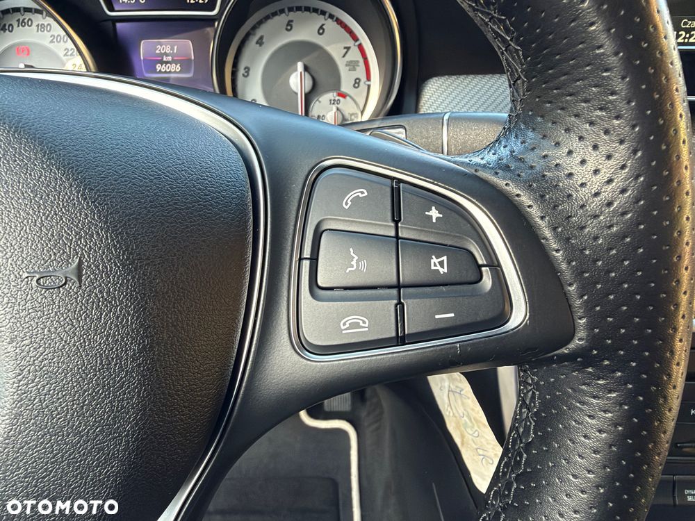 Mercedes-Benz GLA - 19