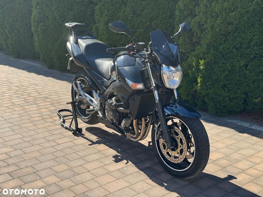Suzuki GSR - 29