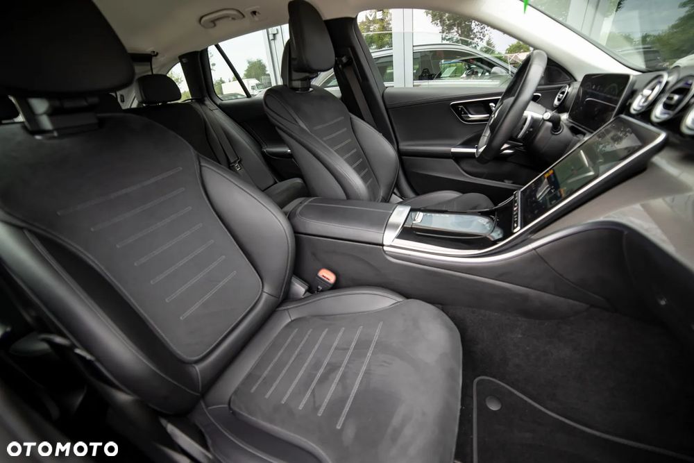 Mercedes-Benz Klasa C 200 9G-TRONIC AMG Line Advanced - 25