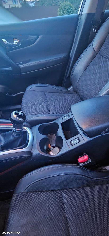 Nissan Qashqai 1.6L dCi Start/Stop 4X4-i Tekna - 10