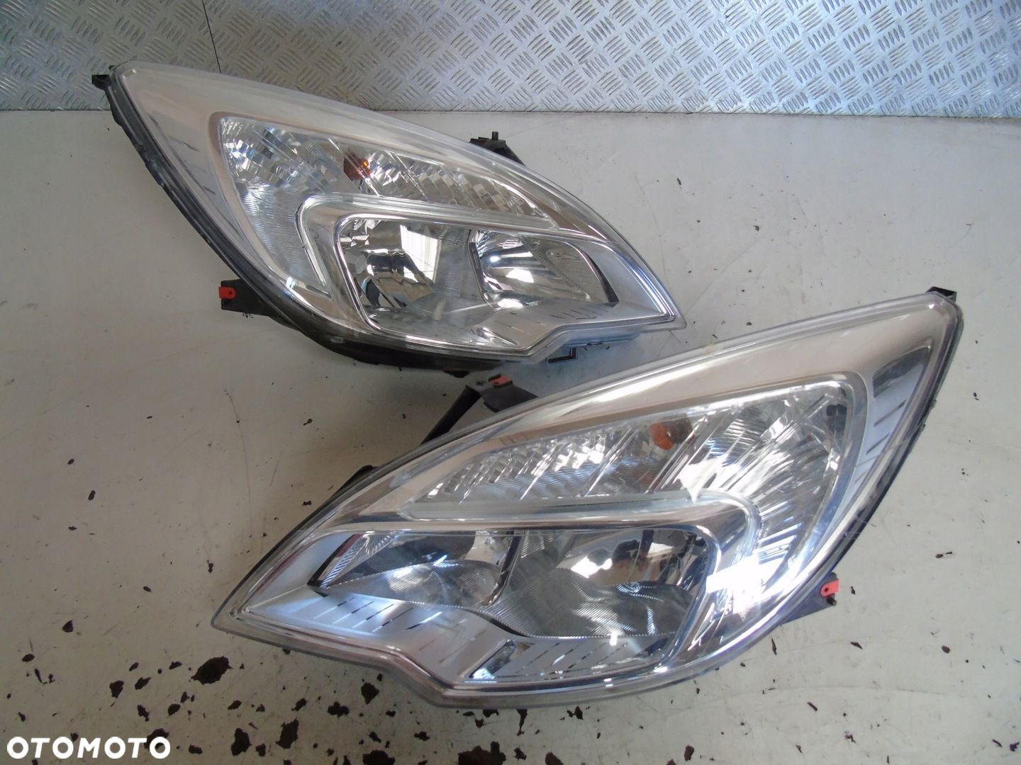 LAMPA PRAWY PRZÓD OPEL MERIVA B - 1