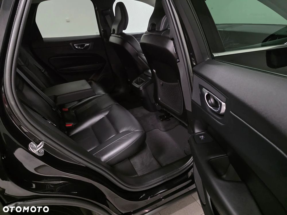 Volvo XC 60 B4 D AWD Ultimate Bright - 31