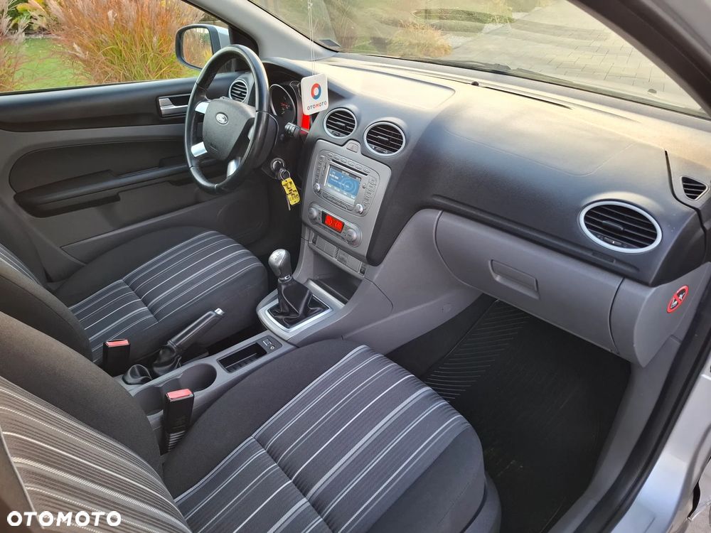 Ford Focus 1.6 16V Ghia - 38