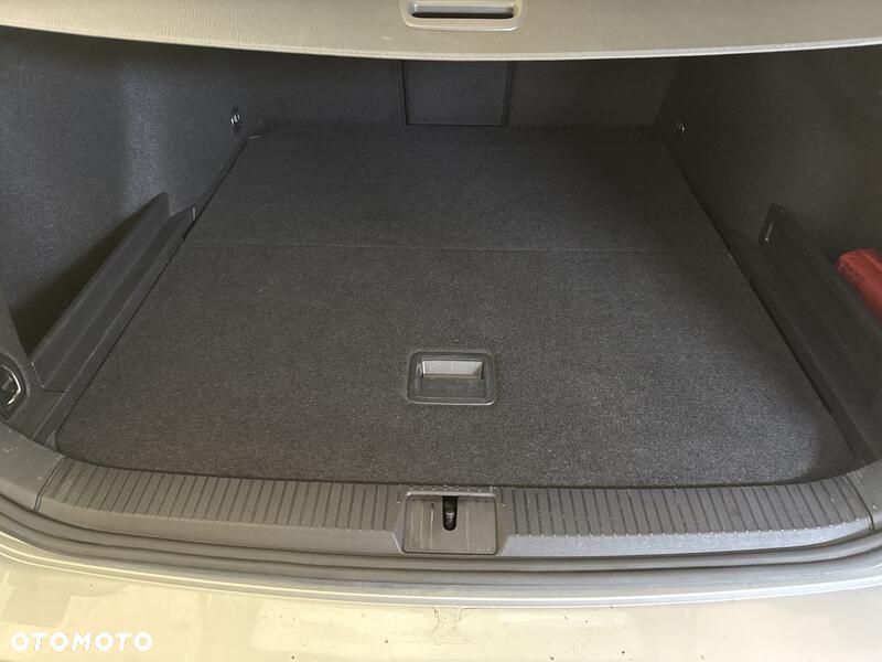 Volkswagen Passat - 23