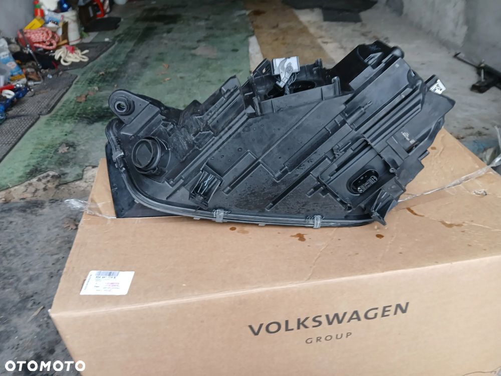 AUDI Q5 lampa prawa przednia 80A 941 034 - 5