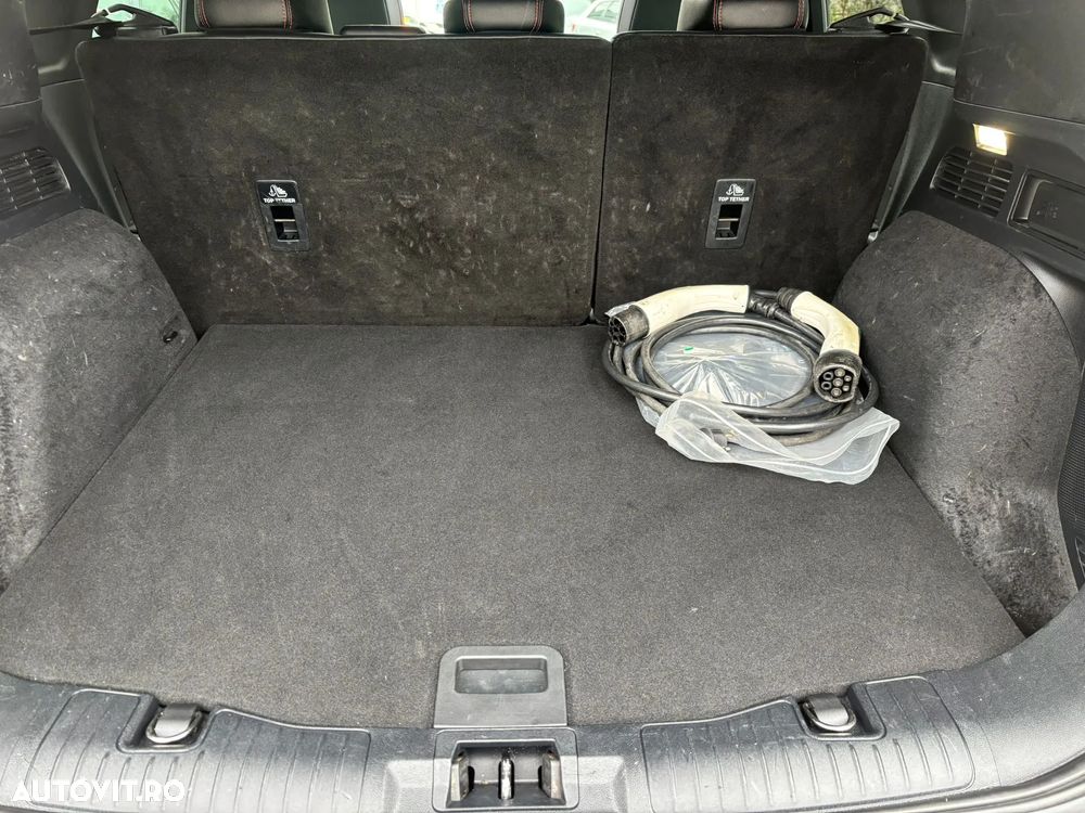 Ford Kuga 2.5 Duratec PHEV ST-LINE X - 33