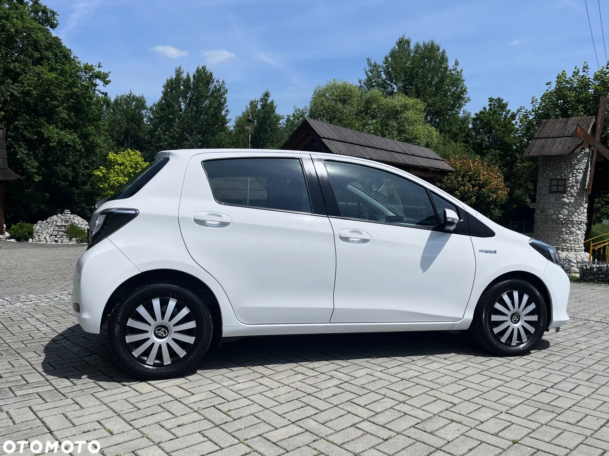 Toyota Yaris Hybrid 100 Premium - 4