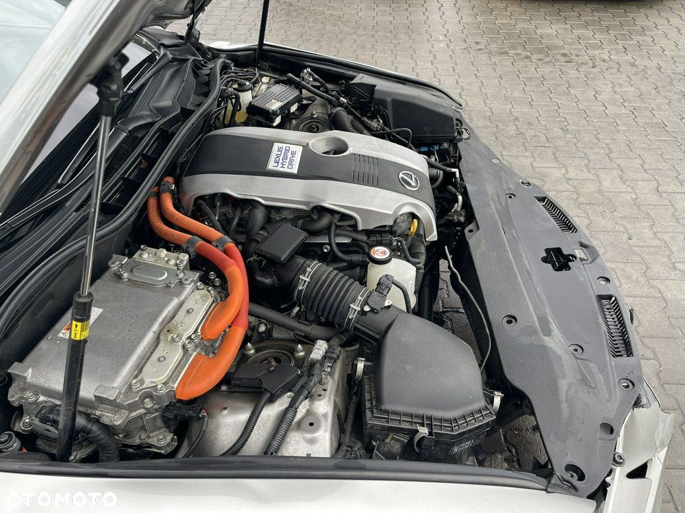 Lexus IS 300h F Sport Edition - 14