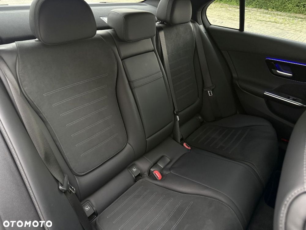 Mercedes-Benz Klasa C 200 9G-TRONIC AMG Line - 36