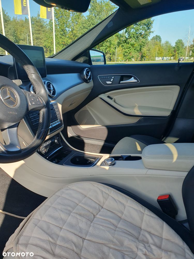 Mercedes-Benz GLA - 18