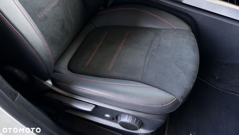 Mercedes-Benz GLB 200 AMG Line 7G-DCT - 24