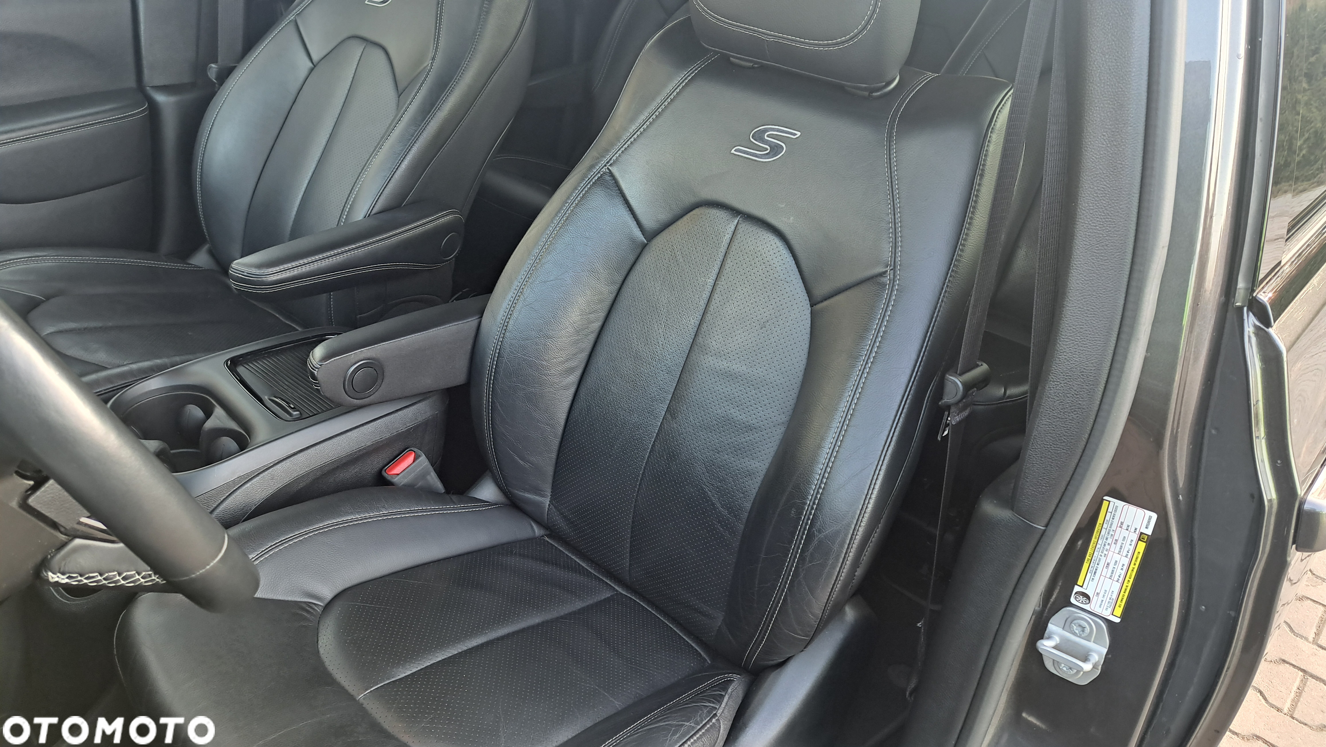 Chrysler Pacifica - 21