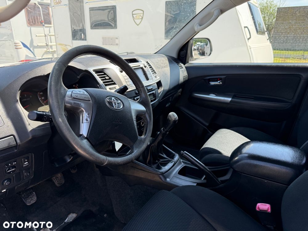 Toyota Hilux - 15