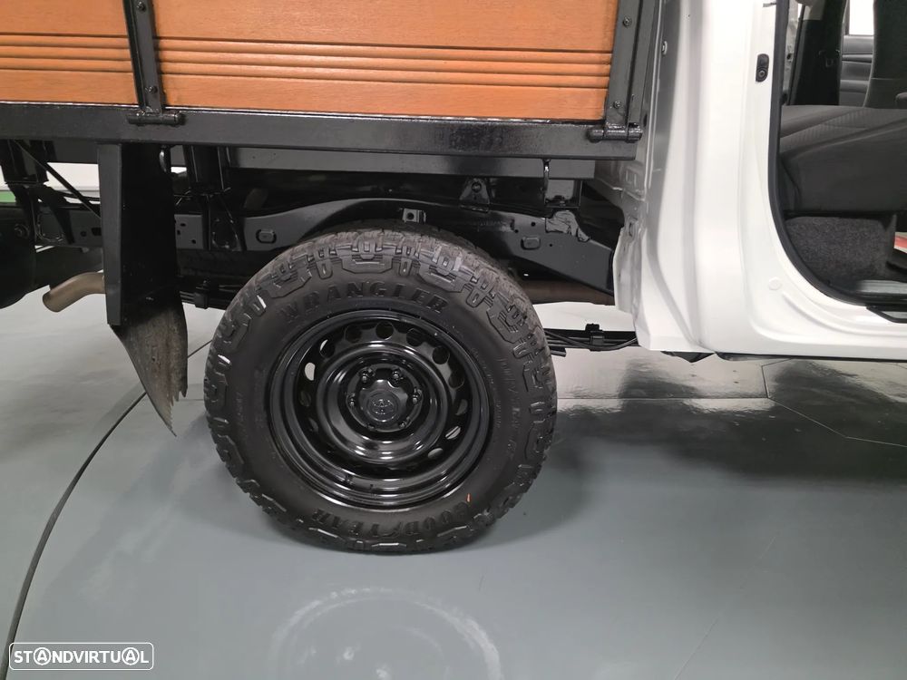 Toyota HILUX 2.4 D-4D 4WD CD CH - 29
