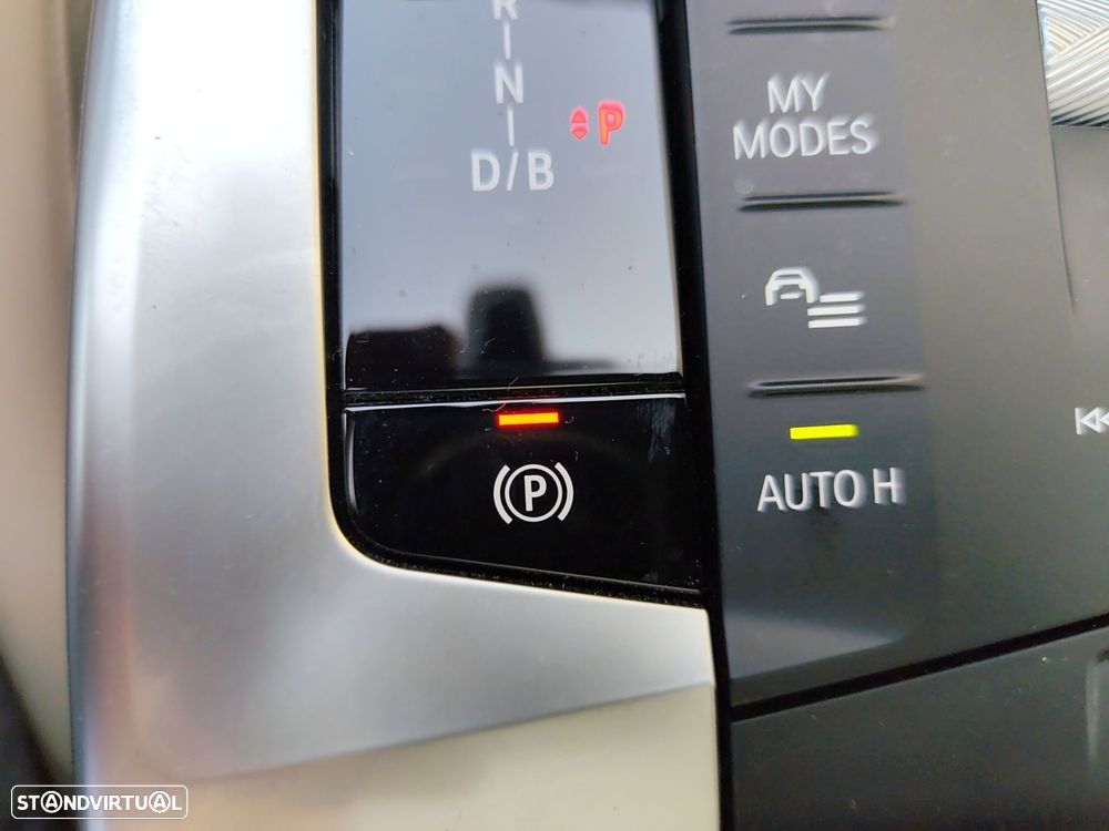 BMW iX1 eDrive20 Pack Desportivo M - 31