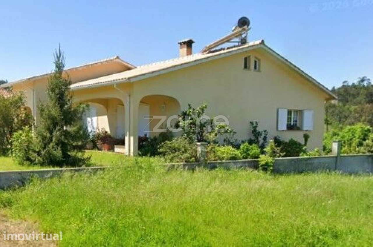 Moradia T3-Térrea com Terreno de 2.600 m² e ribeiro - Grande imagem: 2/25