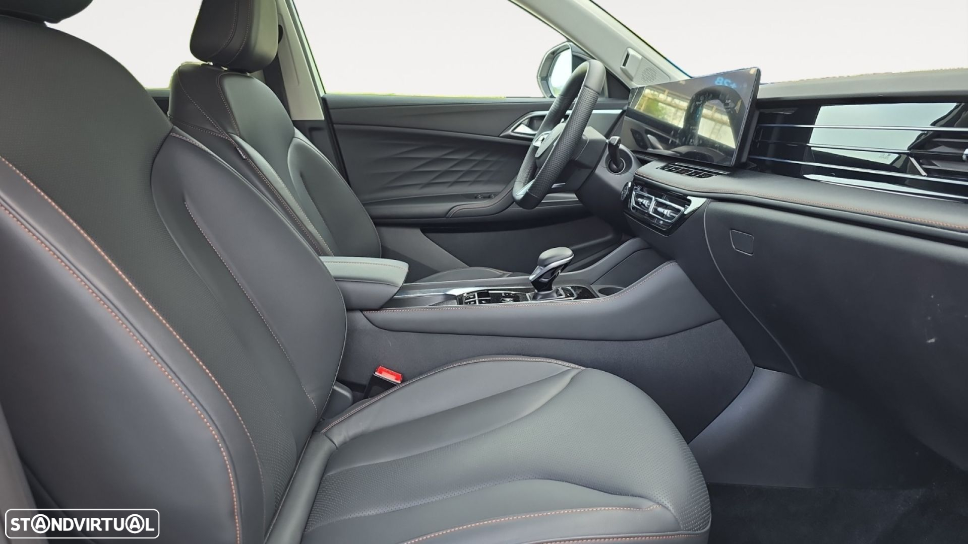MG HS 1.5 T Luxury AT - 10