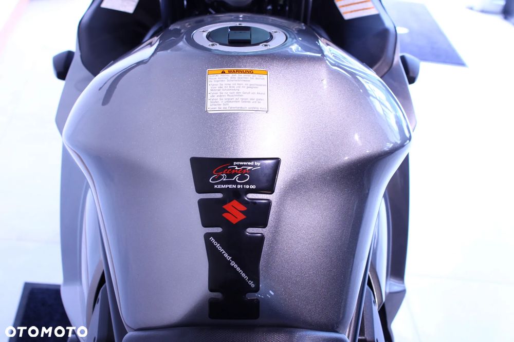 Suzuki GSX - 12