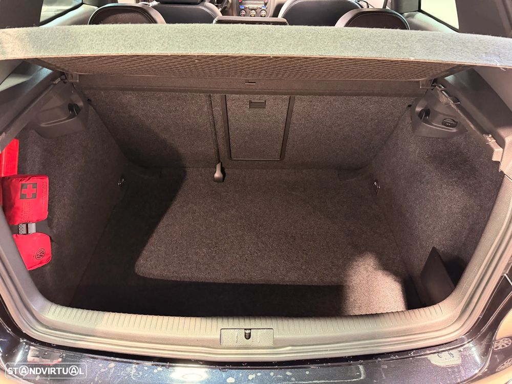 VW Golf 2.0 GTi DSG Pirelli - 25