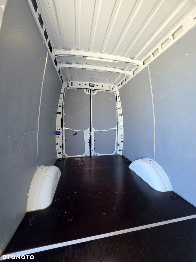 Iveco IVECO 35S18 3.0 HPI 180 KONNY ŚREDNI AUTOMAT KLIMA ALUFELGI LED NAVIGACJA - 33