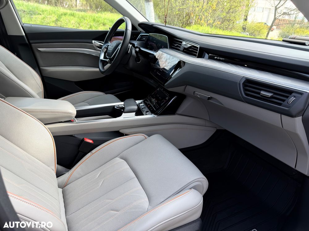 Audi Q8 55 quattro Advanced - 17