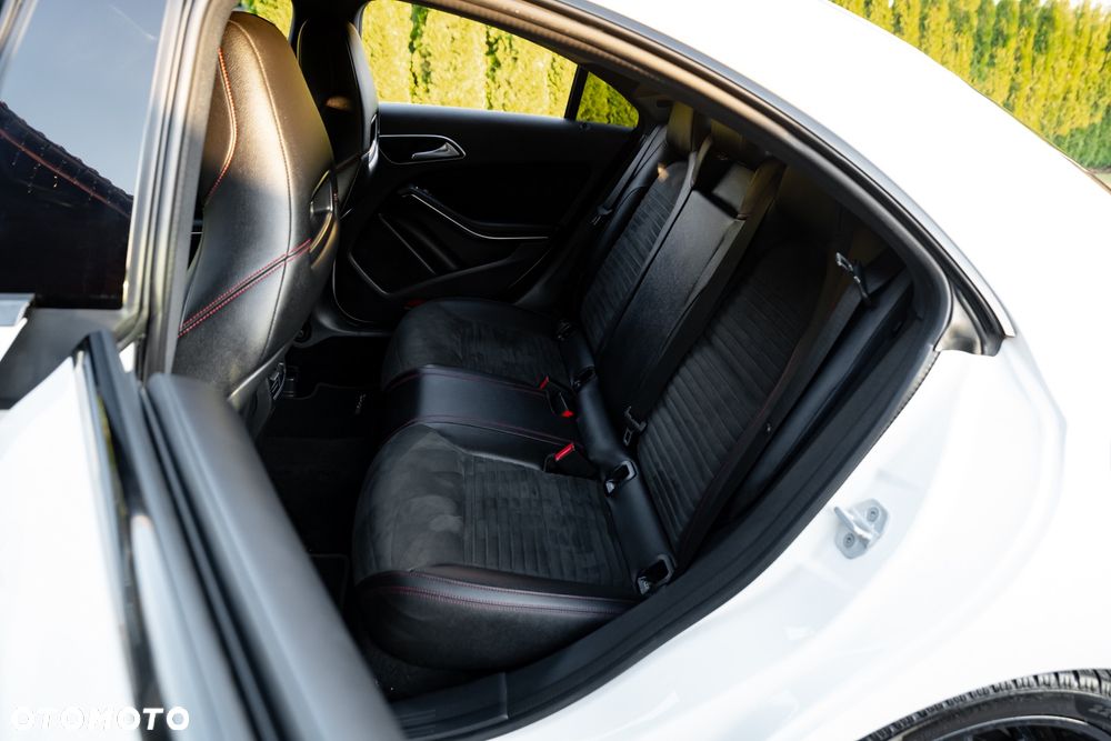Mercedes-Benz CLA 250 AMG Line - 20