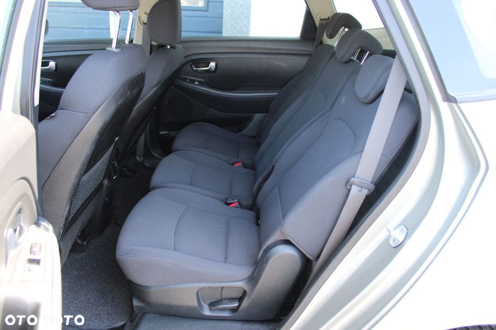 Kia Carens - 21