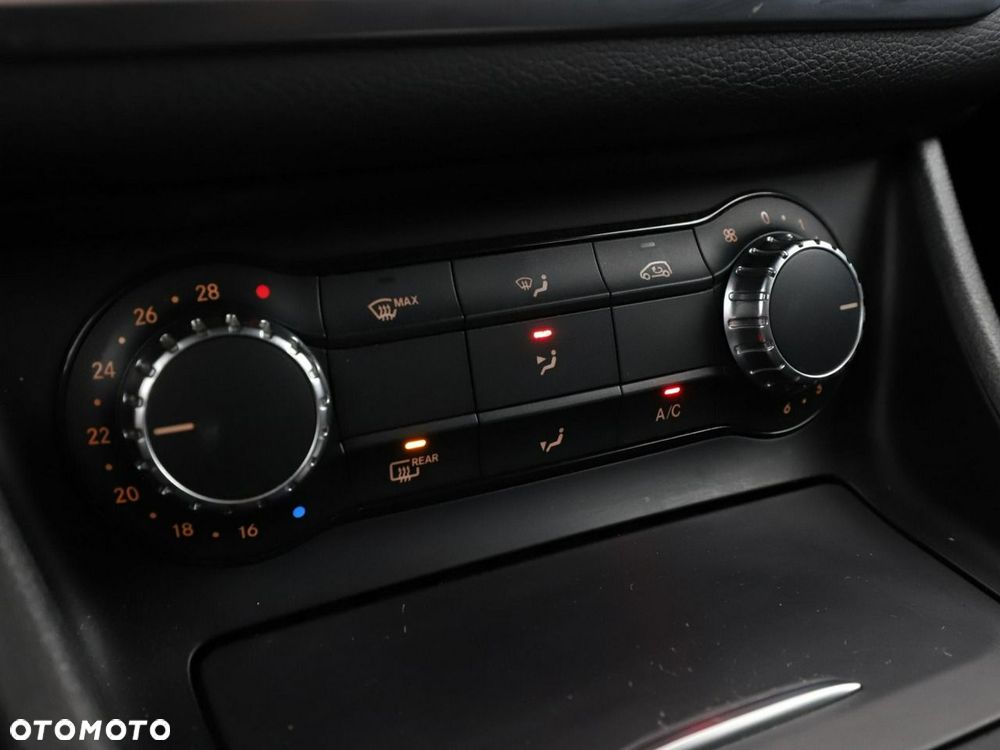 Mercedes-Benz GLA 200 Urban - 27