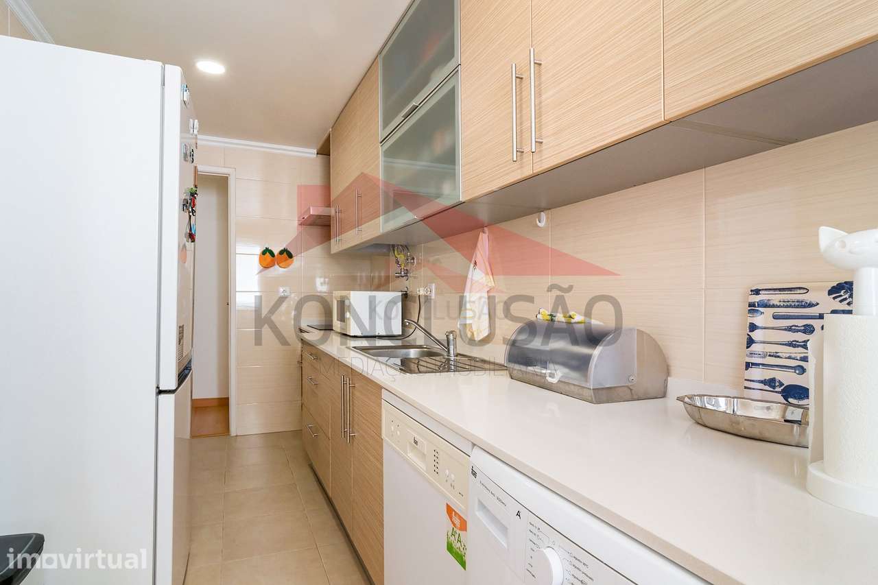 Apartamento T2 totalmente remodelado com terraço na Estrada de Benfica - Grande imagem: 4/19