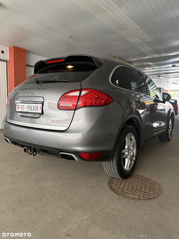 Porsche Cayenne - 4