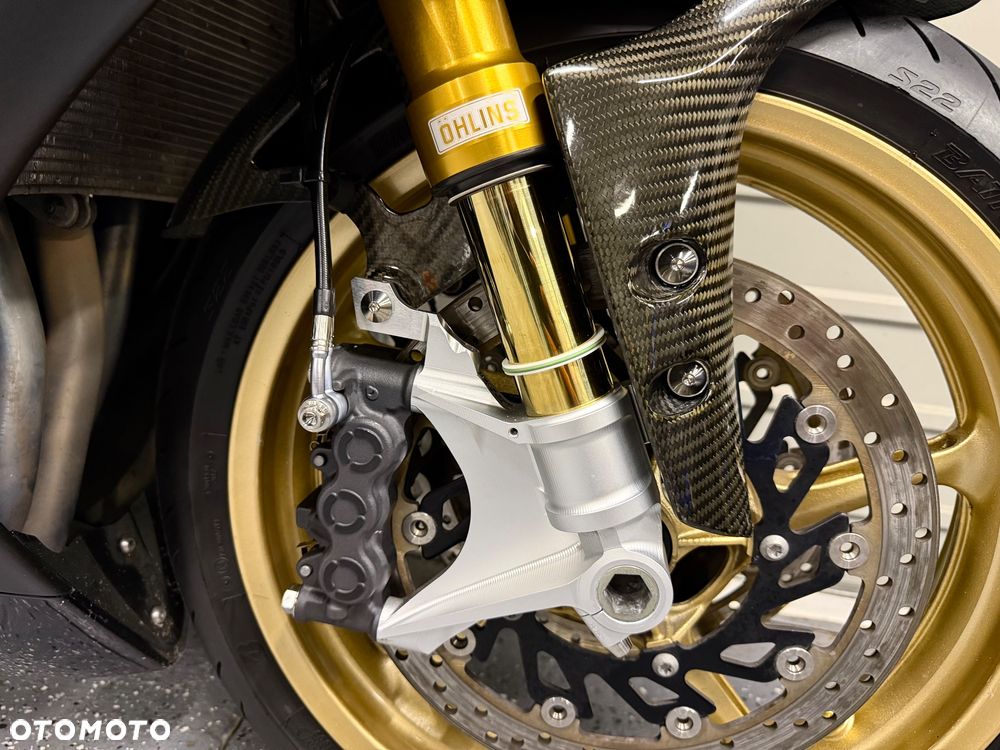 Yamaha R1 - 10