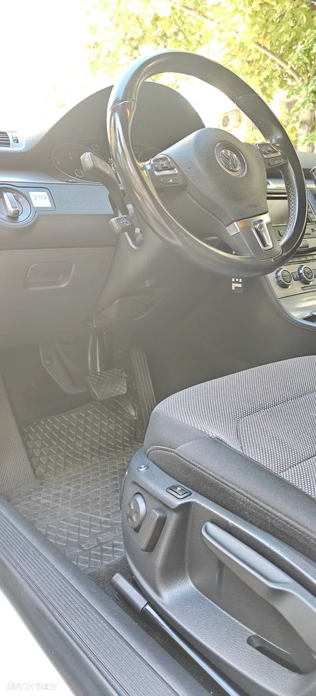 Volkswagen Passat 2.0 TDI DSG Comfortline - 14