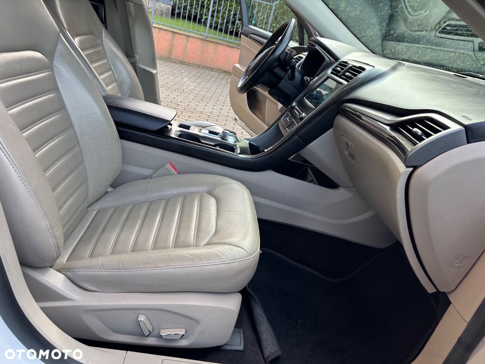 Ford Fusion 2.0 EcoBoost Titanium - 23
