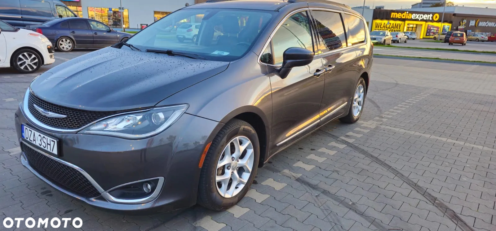 Chrysler Pacifica - 8